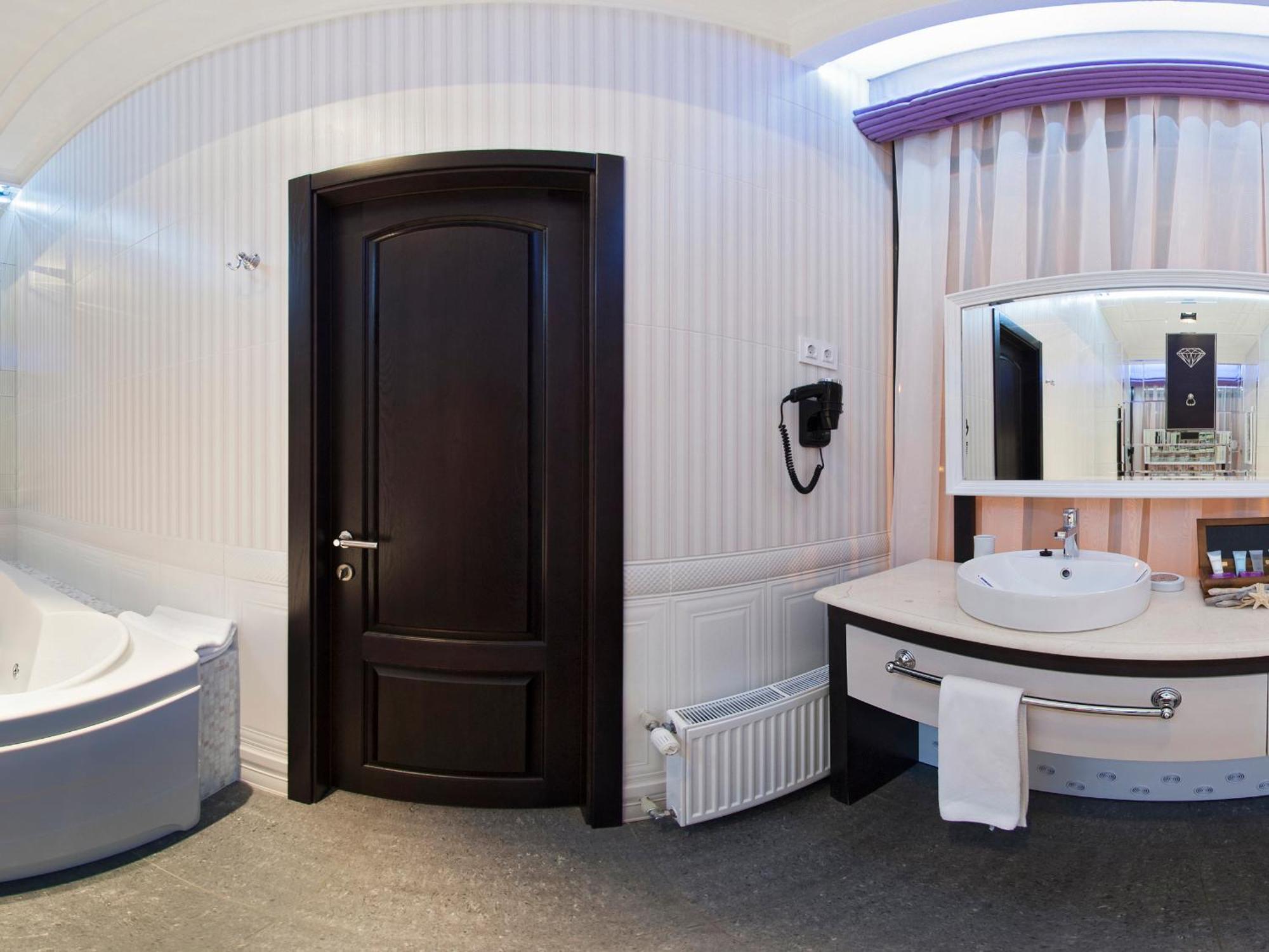 Mirax Boutique Hotel Charkiv Exteriör bild